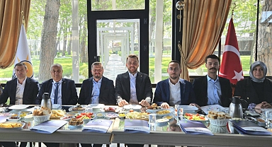 AK Parti Heyeti Gönen’de Muhtarlarla Buluştu: “Birlikte Daha Güçlü Bir Gönen İçin Çalışıyoruz”