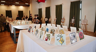 Ayvalık’ta “Hasat Zamanı – Ayvalık” Karma Resim Sergisi Sanatseverlerle Buluştu