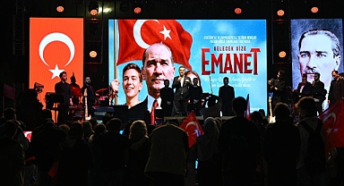 Balıkesir'de 19 Mayıs Coşkusu Avlu'yu Şenlendirdi: Müzik ve Dans Bir Aradaydı