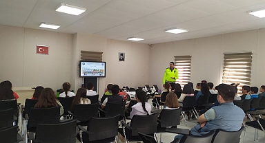 Balıkesir’de 378 Öğrenciye Trafik Bilinci Aşılandı: Geleceğin Sürücüleri Eğitimle Büyüyor