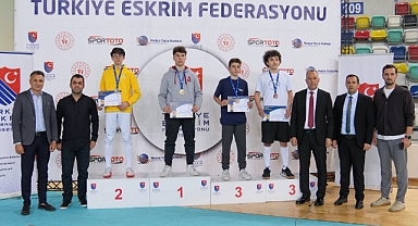 Balıkesir’de Eskrim Heyecanı: Yıldızlar ve Gençler Flöre Açık Turnuvası Sona Erdi