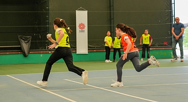 Balıkesir’de Geleneksel Çocuk Oyunları Heyecanı: 216 Öğrenci “Mendil Kapmaca” ile Yarıştı