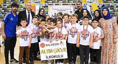 Balıkesir'de Geleneksel Çocuk Oyunları Karesi İlçe Birinciliği Ödül Töreni Düzenlendi