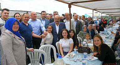 Balıkesir’de Köy Hayırları Geleneği Sürdürülüyor: Vali Ustaoğlu Vatandaşlarla Buluştu