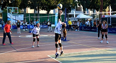 Balıkesir’de Voleybol Gençlik Kupası Tamamlandı: Gençler Sahada Ter Döktü