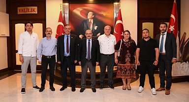 Balıkesir Emlak Müşavirleri Derneği Başkanı Mehmet Kınış, Vali İsmail Ustaoğlu'nu Ziyaret Etti