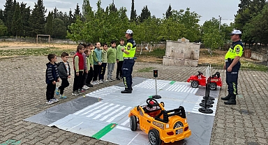 Balıkesir Jandarmasından Okul Güvenliği Seferberliği: Binlerce Kişi ve Araç Denetlendi
