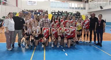 Balıkesir Okul Sporları Genç B Voleybol İl Birinciliği Müsabakaları Sonuçlandı, Başarılı Sporcular Ödüllerini Aldı