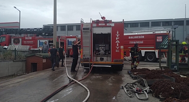 Balıkesir OSB’de Zincir Fabrikasında Yangın: 11 Araç ve 20’den Fazla Personel Müdahale Etti