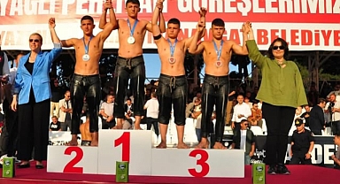 Balıkesirli Pehlivanlardan CW Enerji Yağlı Güreş Ligi'nde Madalya Sevinci