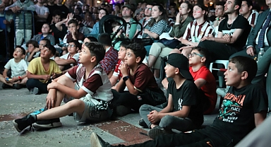 Bandırma Cumhuriyet Meydanı’nda Tek Yürek: Bandırmaspor İçin Kenetlenen Şehir