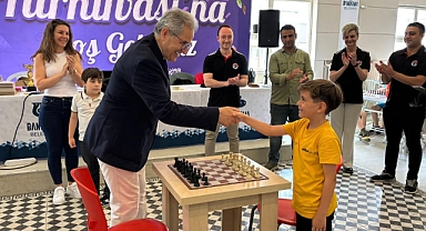 Bandırma’da Satranç Rüzgarı: 7. Geleneksel Turnuva Türkiye Şampiyonu ile Başladı