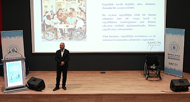 Bandırma Onyedi Eylül Üniversitesi’nde Engelliliğe Hak Temelli Yaklaşım Konferansı Yoğun İlgi Gördü