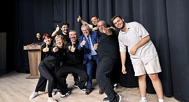 Başkan Dursun Mirza’dan Sanata Destek: “Sahneye Düşenler”in Sezon Finaline Tam Not