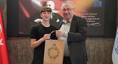 Başkan Ertaş, Türkiye Şampiyonu Taekwondocu Fatih Sultan Mehmet Han Kılıç’ı Ağırladı