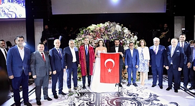 Başkan Hakan Şehirli Nikâh Şahitliğinde Genç Çifte Mutluluk Diledi