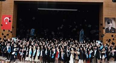 BAÜN Fen Edebiyat Fakültesi Mezunlarını Uğurladı