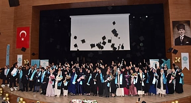 BAÜN İlahiyat Fakültesi Mezuniyet Töreni Coşkuyla Gerçekleştirildi