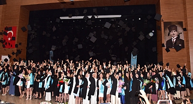 BAÜN Sağlık Bilimleri Fakültesi’nde Mezuniyet Coşkusu: 2024-2025 Dönemi Öğrencileri Kep Attı