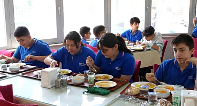 Burhaniye Belediyesi’nden Öğrencilere Destek: Kent Lokantası’nda Askıda Yemek Uygulaması