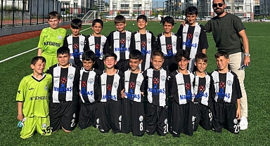 Burhaniye Belediyespor U-11 Takımı Namağlup Şampiyon Olarak Play-Off’a Yükseldi