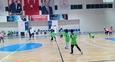 Burhaniye’de Geleneksel Çocuk Oyunları Şenliği Renkli Görüntülere Sahne Oluyor