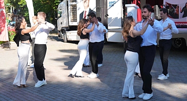 Burhaniye’de Gençler Mikrofona Konuştu: 19 Mayıs’ta Katılımcı Demokrasi Vurgusu