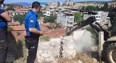 Darsofa Mahallesinde Güvenlik İçin Metruk Bina Yıkıldı
