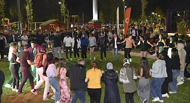 Dursunbey’de 19 Mayıs Coşkusu Gençlik Konseriyle Zirve Yaptı