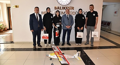 Edremit Anadolu İHL Öğrencilerinden Büyük Başarı: İl Müdürü Murat Demir’e Ziyaret