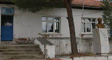 Edremit Belediyesi, Tahtakuşlar Eski İlkokulunda Bakım ve Tadilat Çalışmaları İçin İncelemelerde Bulundu