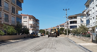 Edremit’te Altınkum Mahallesi’nde Yol Yapım ve Düzenleme Çalışmaları Sürüyor
