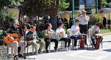 Edremit’te Engelliler Haftası’na Anlamlı Program: Özel Bireylerden Renkli Gösteriler
