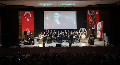 Edremit’te “Hasret Kokan Şarkılar”la Nostaljik Bir Gece
