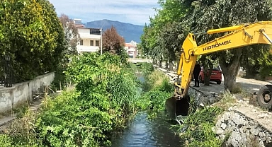 Edremit’te Pina Deresi'nde Temizlik Çalışmaları Devam Ediyor