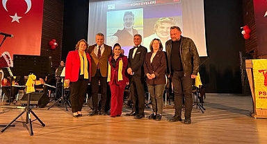 Edremit’te Unutulmaz Bir Türk Halk Müziği Gecesi: Pir Sultan Abdal Kültür Derneği Türk Halk Müziği Korosu Sahne Aldı