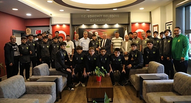 Edremitspor U-15 Takımı İl Şampiyonu Oldu, Başkan Mehmet Ertaş Genç Yetenekleri Ağırladı