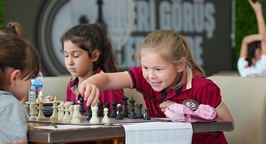 Minik Hamleler Büyük Başarılar Getirdi: Balıkesir’de Satrançta Şampiyonlar Belli Oldu