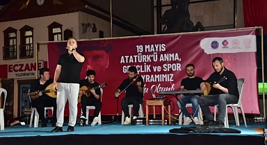 Sındırgı’da 19 Mayıs Coşkusu Gençlik Konseri ile Zirveye Taşındı