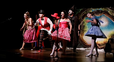 Susurluk 1. Tiyatro Festivali’nde “Kayıp Hazine” ve “Dönmeyen Dolap” Sahnelendi