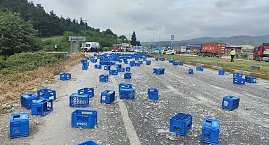 Susurluk’ta Cam Şişe Yüklü Tır Kaza Yaptı, Yol 2 Saat Trafiğe Kapandı