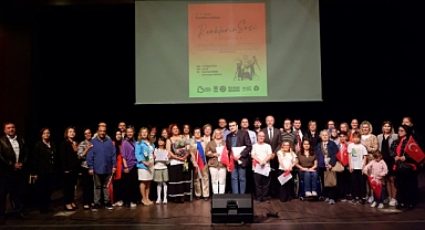 Susurluk’ta Engelliler Haftasına Özel “Renklerin Sesi” Şiir Dinletisi Düzenlendi