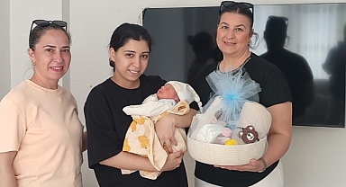 Susurluk’ta “Hoş Geldin Bebek” Ziyaretleri Sürüyor: Ailelerin Sevincine Ortak Olundu