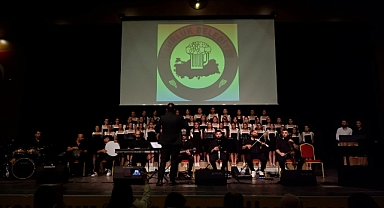 Susurluk’ta Sanat Dolu Gece: Koro Mix ve Piyano Dinletisi Büyük Beğeni Topladı