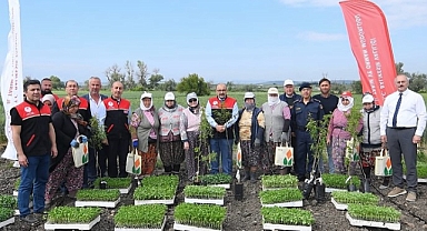Vali İsmail Ustaoğlu, 14 Mayıs Dünya Çiftçiler Günü’nde Altıeylül’de Üreticilerle Buluştu