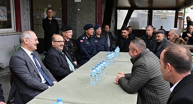 Vali İsmail Ustaoğlu, Cuma Namazı Sonrası Köseler Mahallesi’nde Vatandaşlarla Bir Araya Geldi