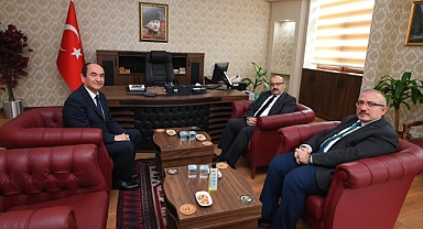 Vali İsmail Ustaoğlu, Gönen Kaymakamı Ahmet Altıntaş’a Taziye Ziyaretinde Bulundu