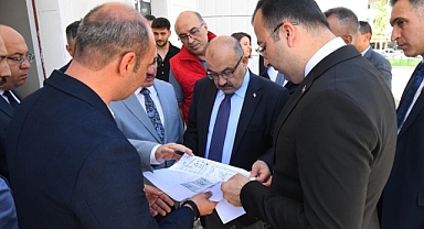 Vali Ustaoğlu, Kepsut’ta Yapımı Devam Eden Hükümet Konağı Projesini İnceledi