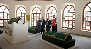 Vali Ustaoğlu’ndan Tarihe Vefa Ziyareti: Karesi Bey Türbesi’ne Anlamlı Ziyaret