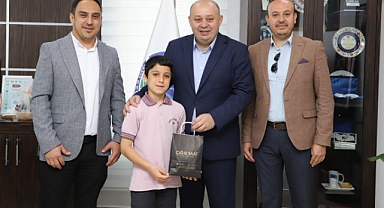 Zeka Oyunları Balıkesir İl Birincisi Ekrem Bekkür'den Gönen Belediye Başkanı Palaz’a Ziyaret